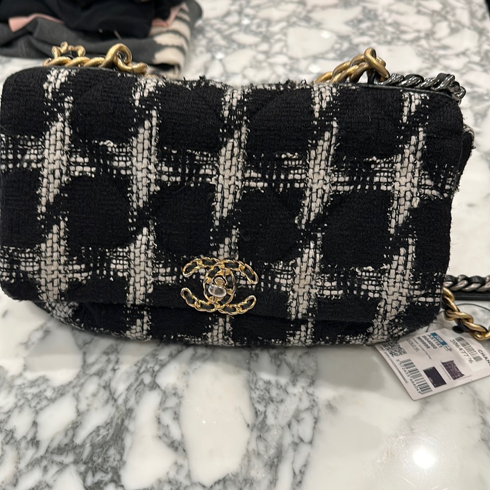 CHANEL 19 TWEED BAG